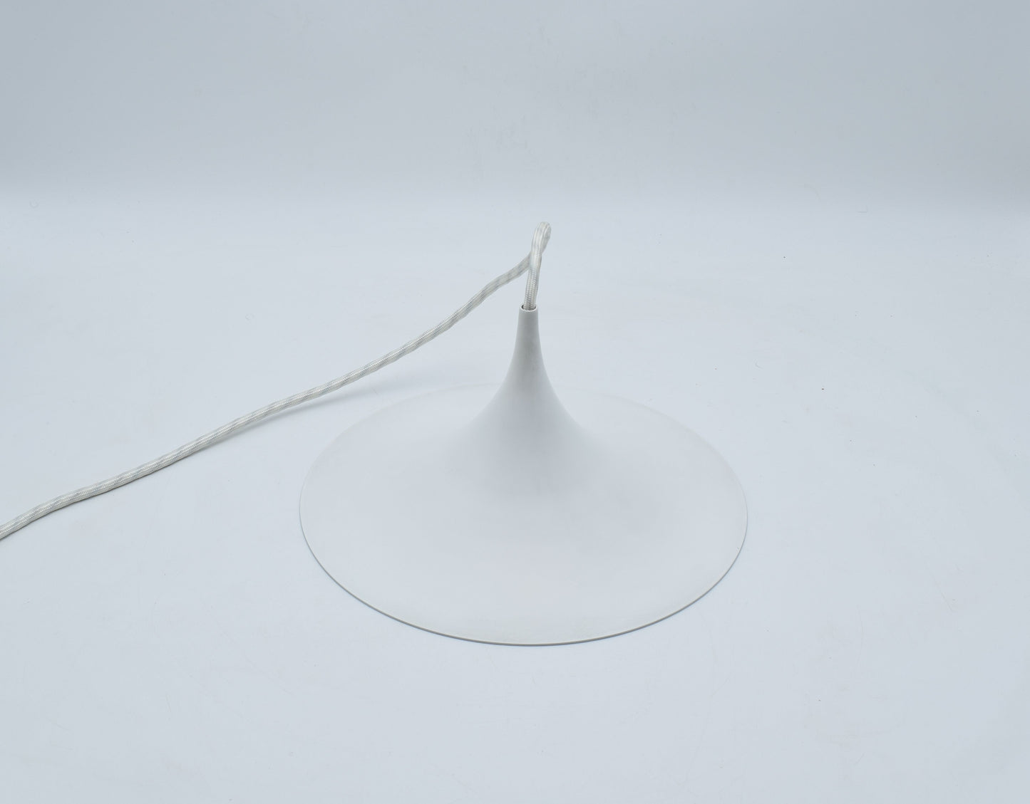 Semi fog morup, Bonderup Thorup, Danish designlamp, Scandinavian design, minimalism, moma new york, midmod sixties, happy days, white lamp, diningroom light, minimalist light, kitchen light, vitra miller