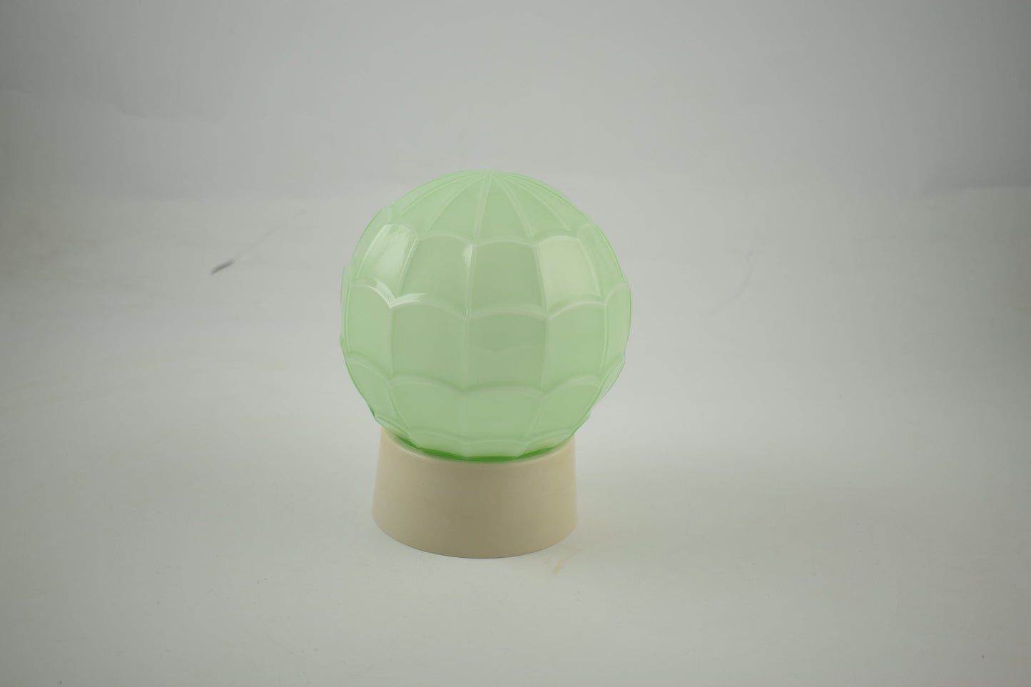 thabur lamp, art deco nouveau, french deco lamp, dutch glass, René Lalique, Le Corbusier, Jean Dunand, Sonia Delaunay, Chrysler new york, bauhaus, toilet light, The Great Gatsby