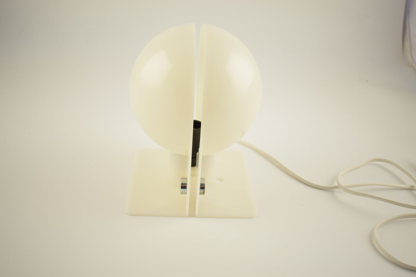 Harvey Guzzini bed table lamp Sirio by Brazzoni & Lampa Italian design icon from the 1970s, white