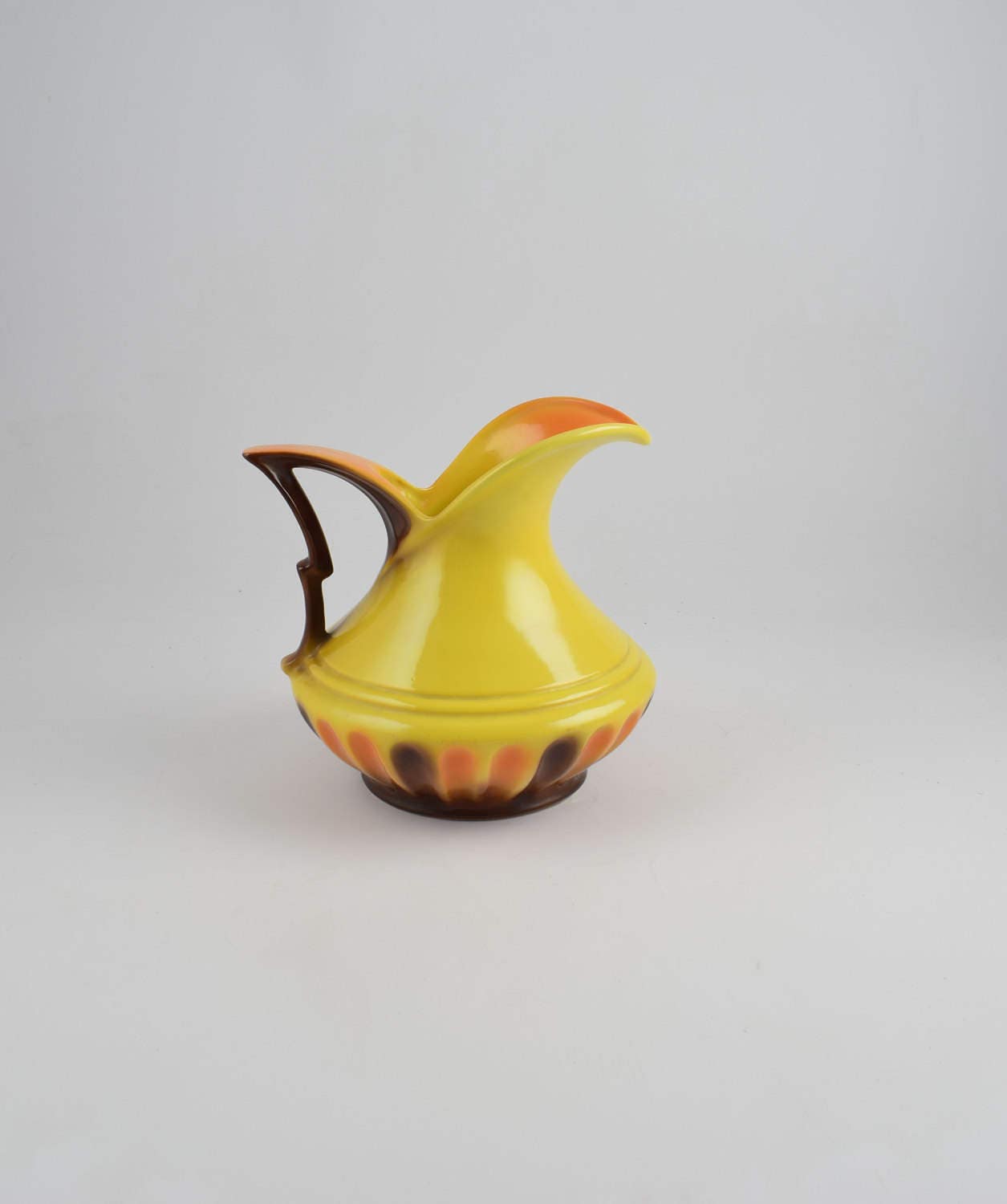 Art Deco keramische vaas, gele vaas van mosa maastricht