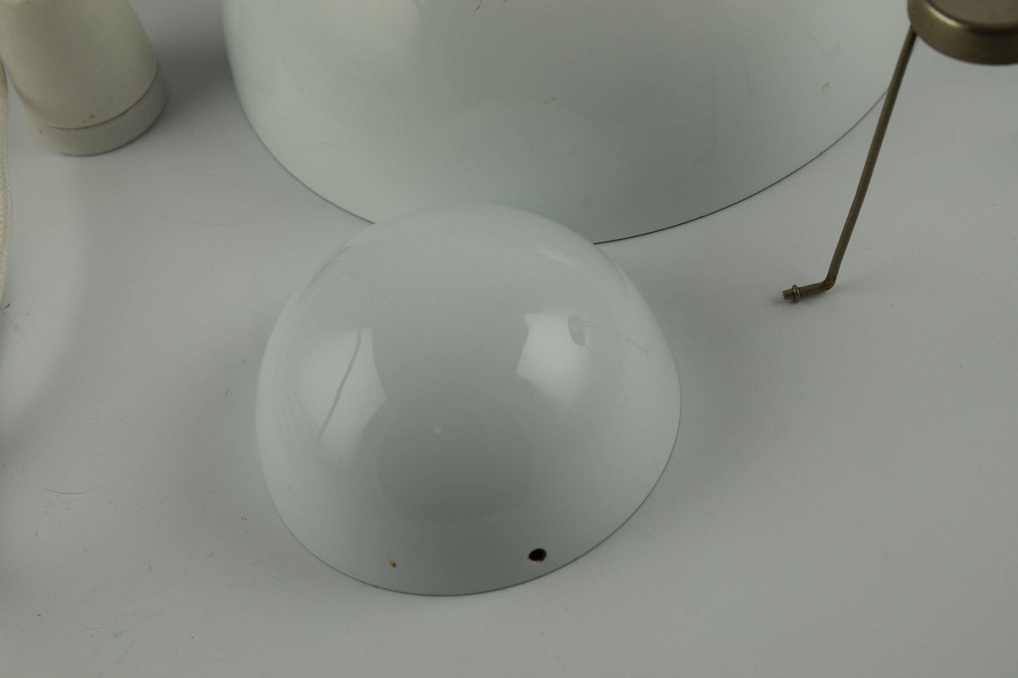 Wit emaille op staal Bloempot van Verner Panton voor Louis Poulsen. Originele Deense emaille versie uit de jaren 60