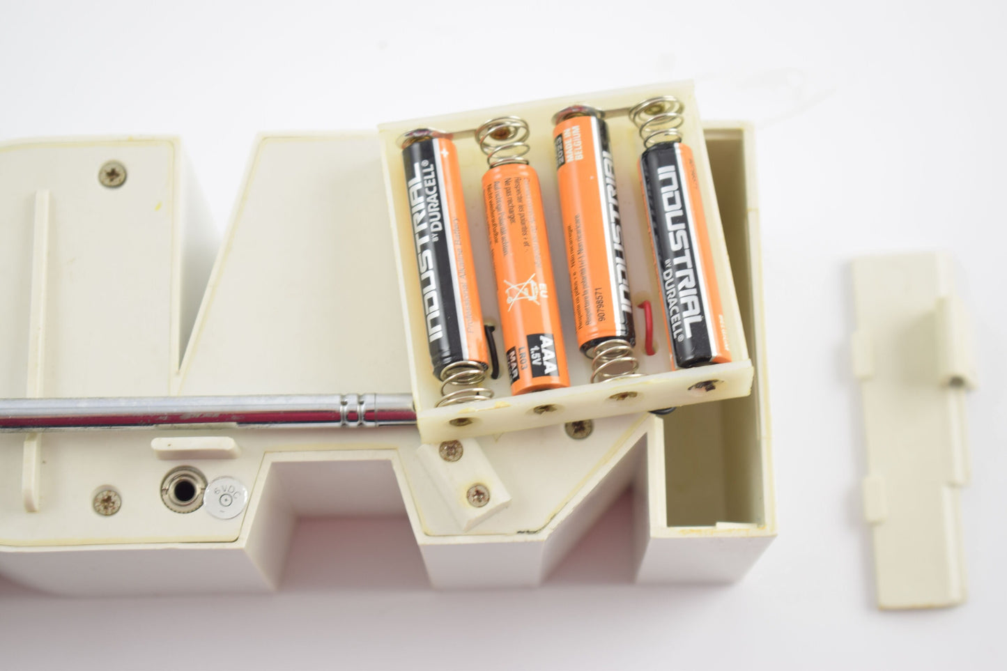 Radio radio Model: 20-1 from Isis Electronics; HK in the form of the word radio.