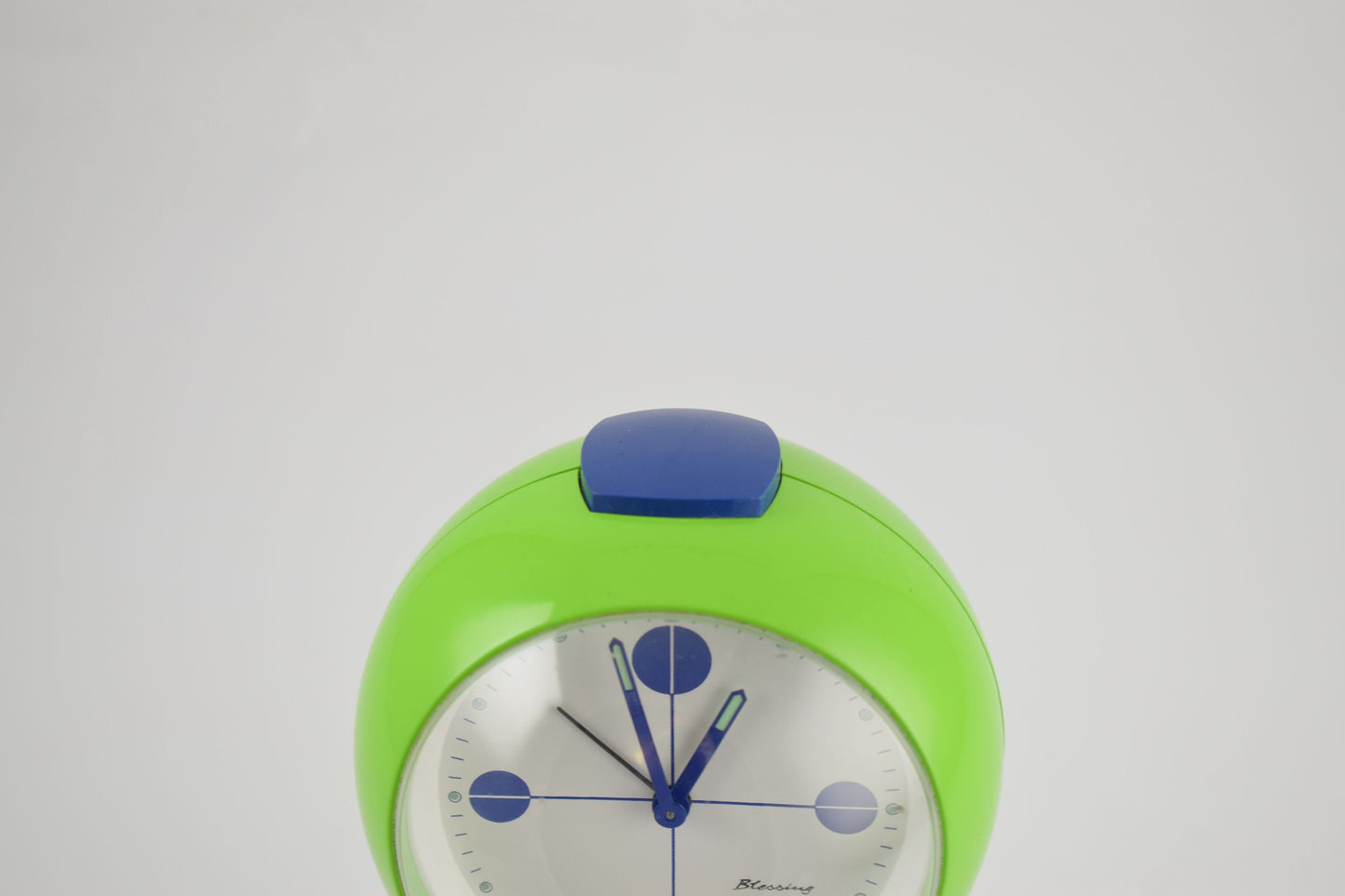 Blessing wekker, lichtgroene en blauwe sokkel tulpvorm, gemaakt in Duitsland. Space Age-tijdperk, gemaakt van plastic uit begin jaren 70