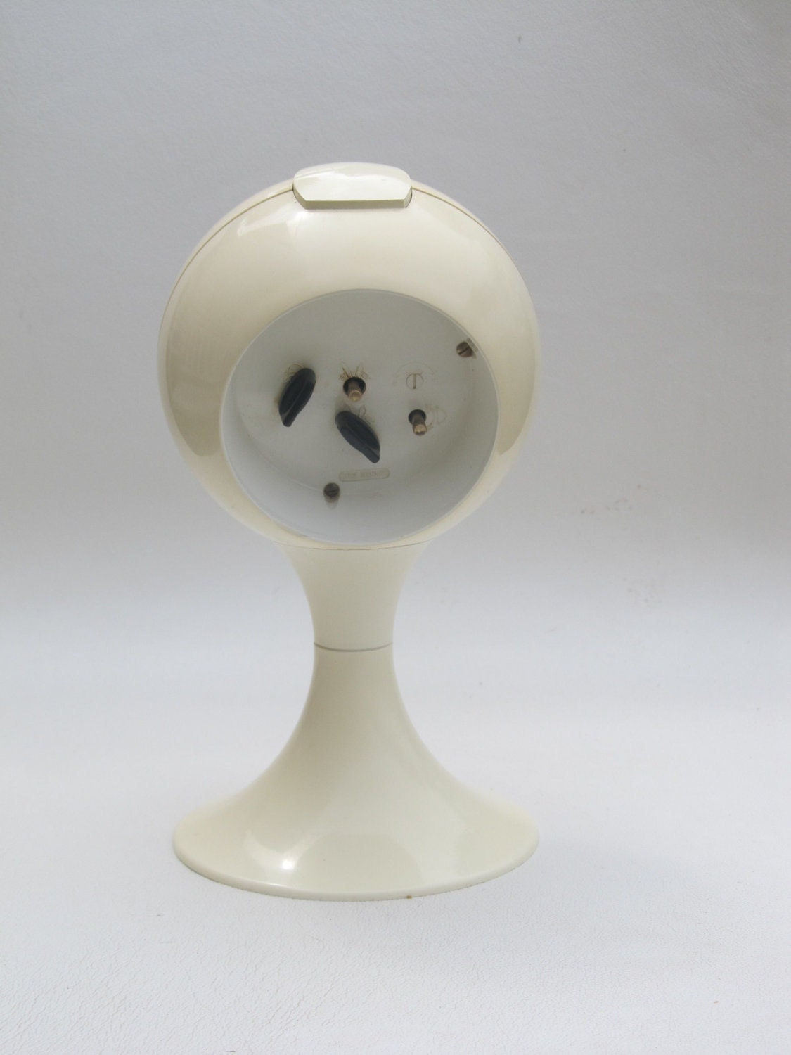 Blessing alarm clock, pedestal tulip shape, made in Germany. Space age era plastic alarm clock from the early 1970s