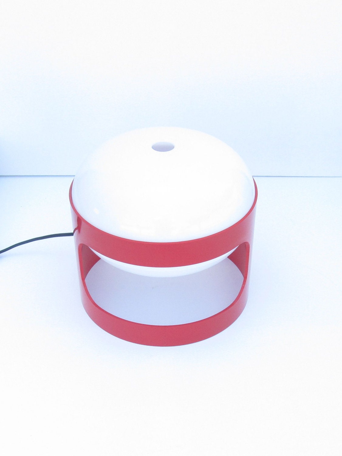 Joe Colombo para Kartell Red KD27 lámpara de mesa o escritorio, diseño que ilumina un icono de finales de los años 60 y principios de los 70.