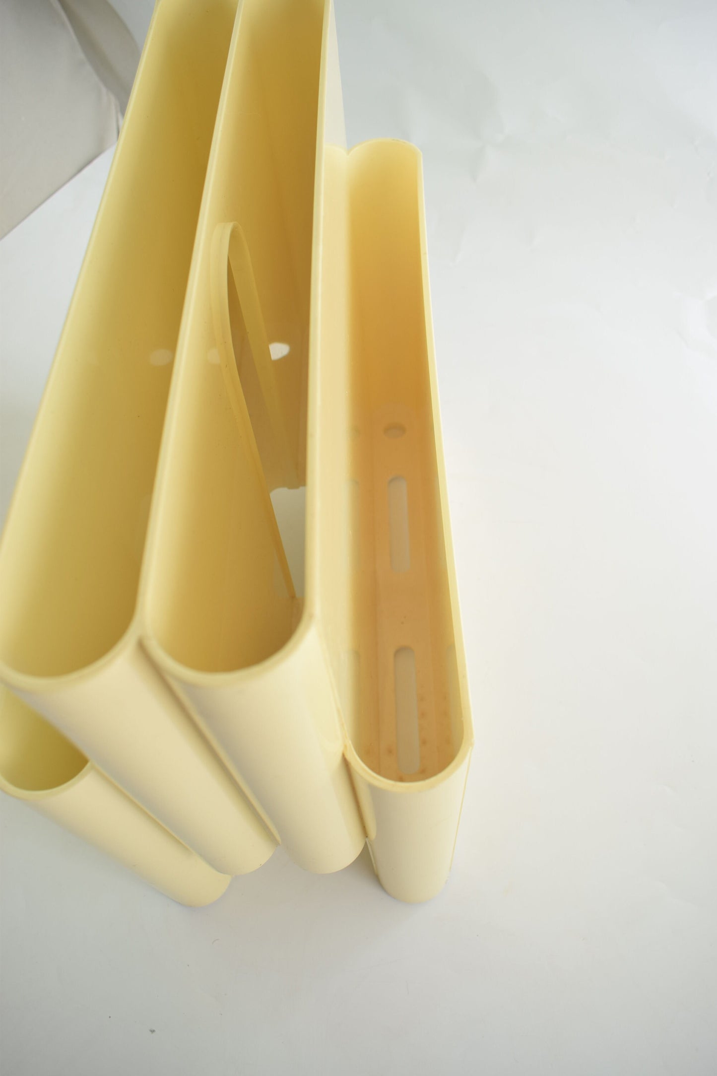 Kartel??? 4676 revistero o revistero blanco