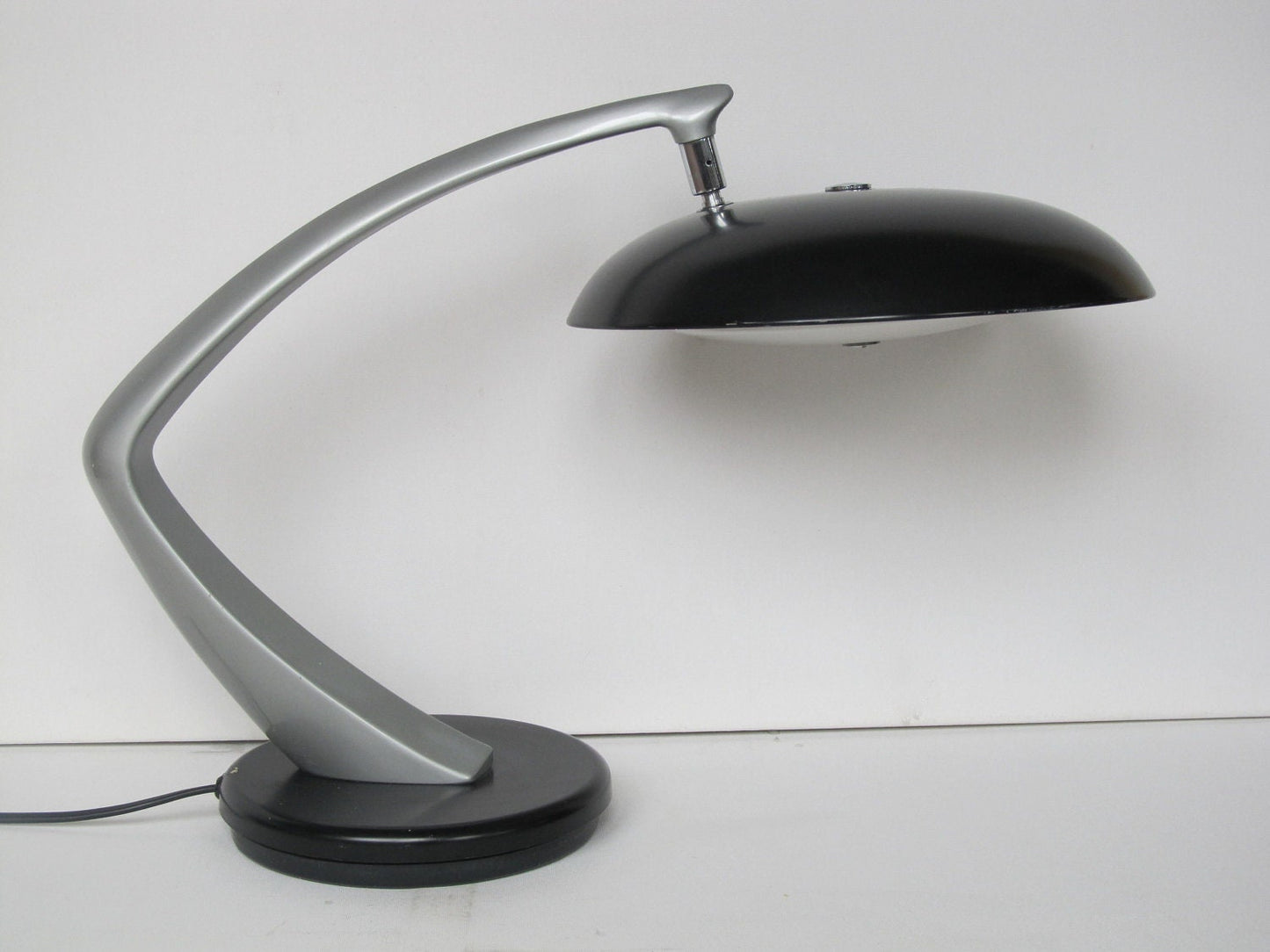 Lámpara de mesa de escritorio Fase Boomerang Madrid España. Preciosa lámpara de los años 60 y principios de los 70