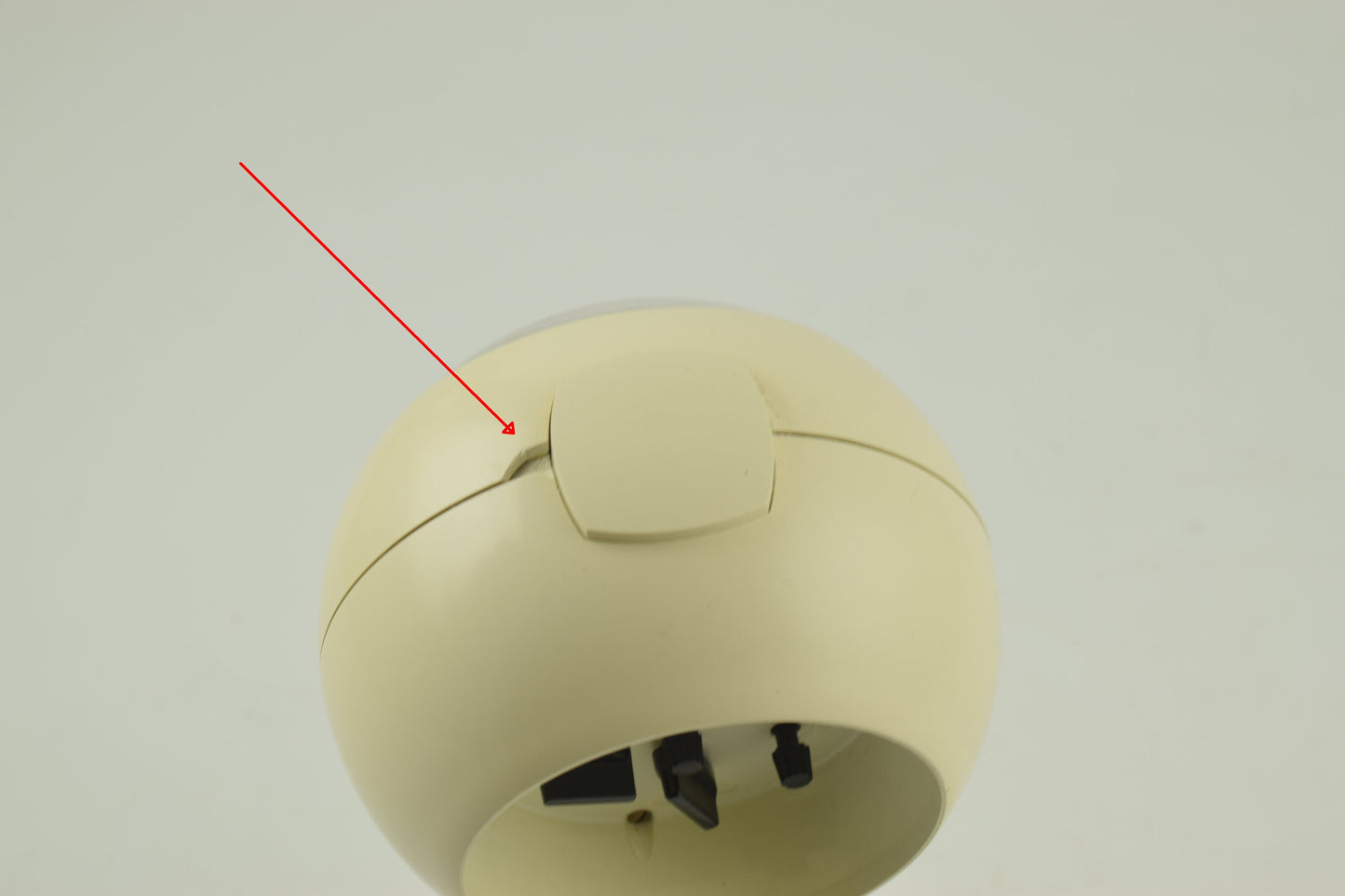 Blessing wekker, witte sokkel tulpvorm, gemaakt in Duitsland. Space Age-tijdperk, gemaakt van plastic uit begin jaren 70