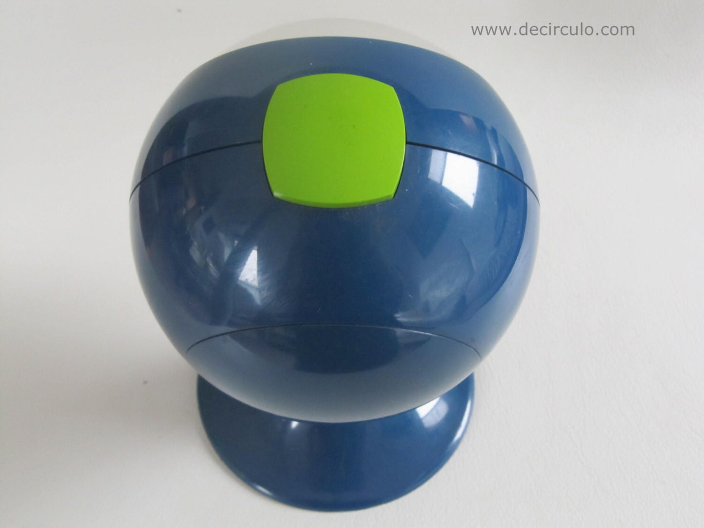 Blessing alarm clock, pedestal tulip shape, made in West-Germany. Space age era plastic al clock from the early 1970s