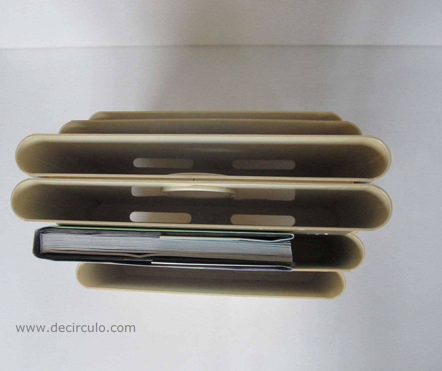 Kartell Giotto Stoppino Large vintage white 1970s Magazine or newspaper Rack