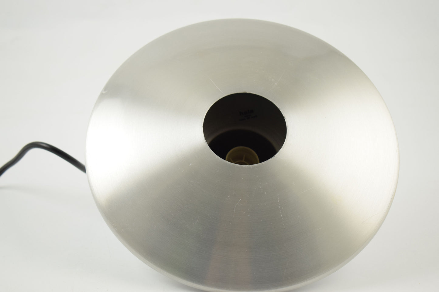 Aluminium hanglamp in de vorm van een ufo van het Nederlandse designbedrijf Hala.