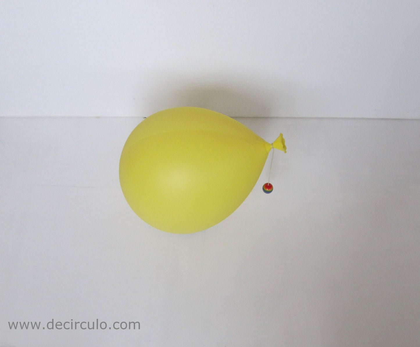 Lámpara Balloon diseñada por Yves Christin para lámpara de mesa o pared/techo Bilumen, Italia años 70 Difusor de plástico soplado y base de ABS negro