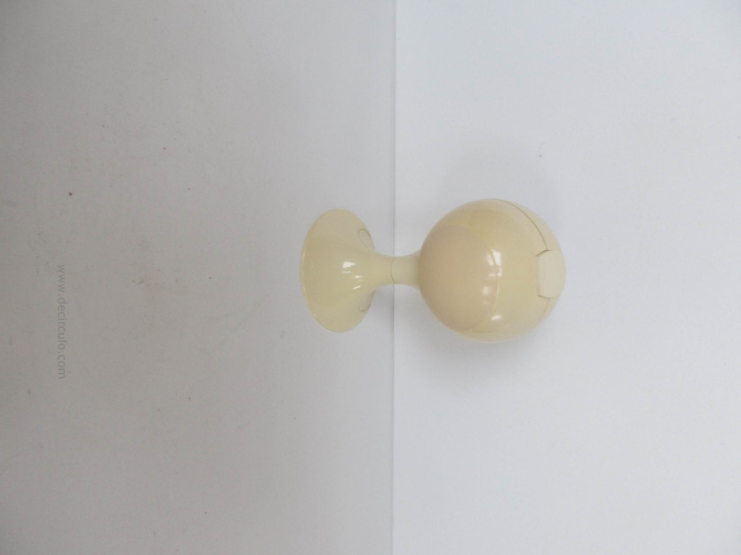 blessing alarm clock, junghans rhythm, verner panton, colombo kartell, pedestal tulip, bedroom white, scandinavian design, space age, atomic age, james bond, startrek, space invaders, star wars robot