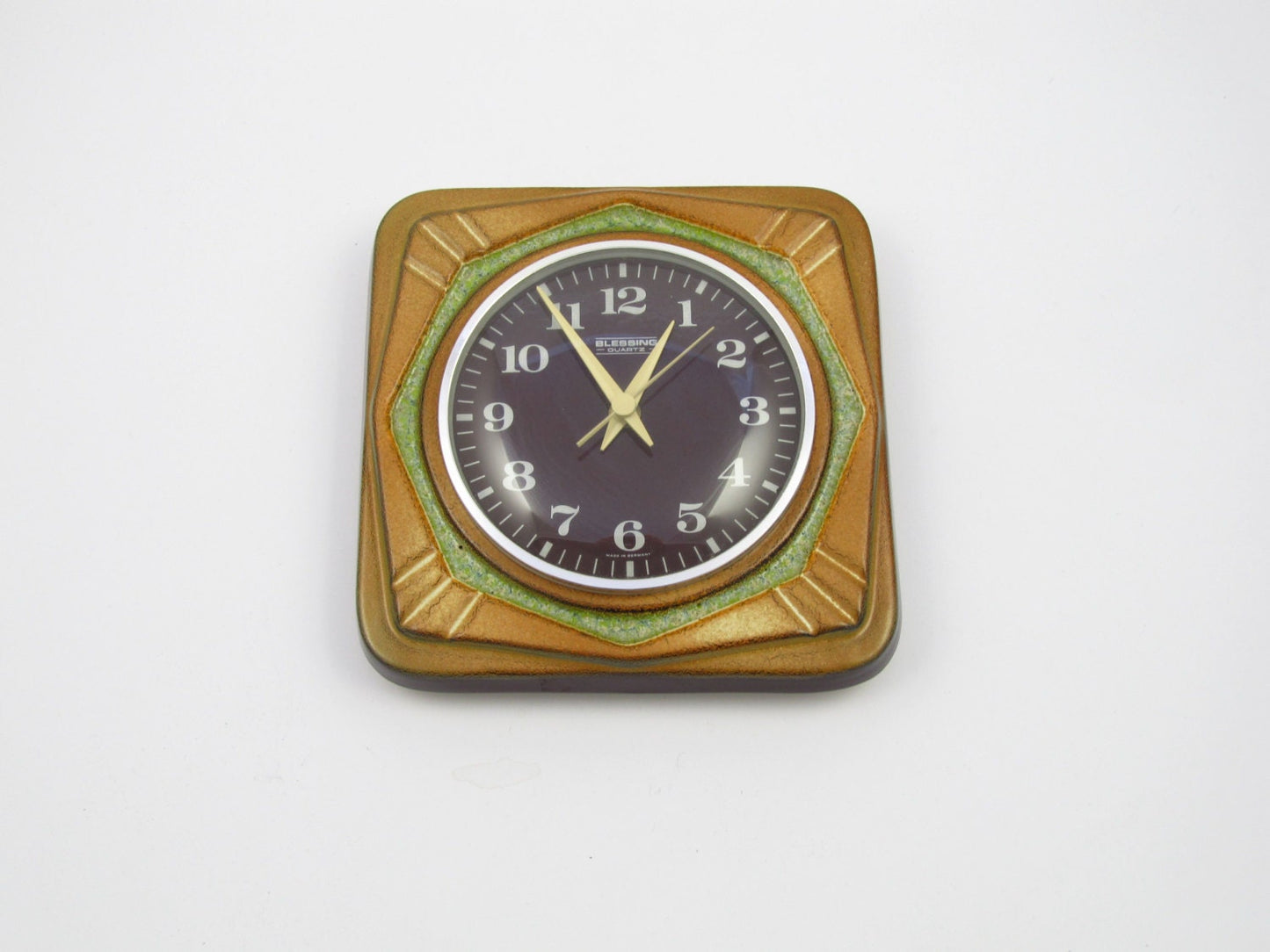 blessing alarm clock, junghans rhythm, verner panton, colombo kartell, pedestal tulip, bedroom white, scandinavian design, space age, atomic age, james bond, startrek, space invaders, star wars robot