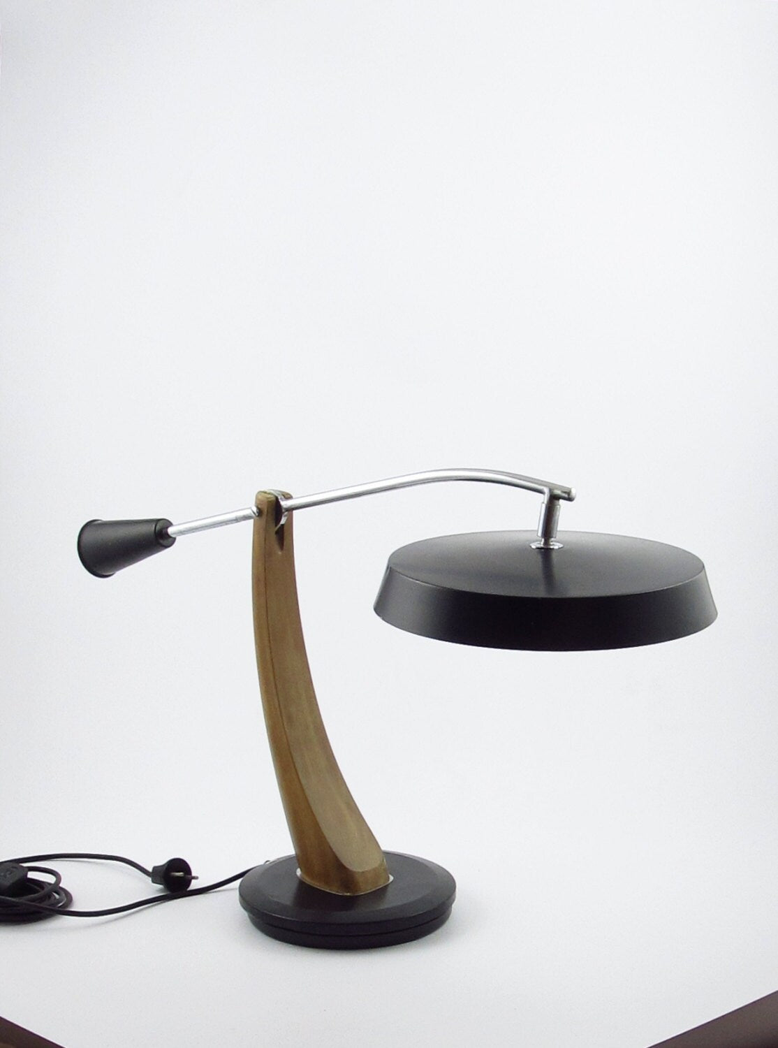 FASE PENDULO desklamp famous spanish table lamp from the 1950s