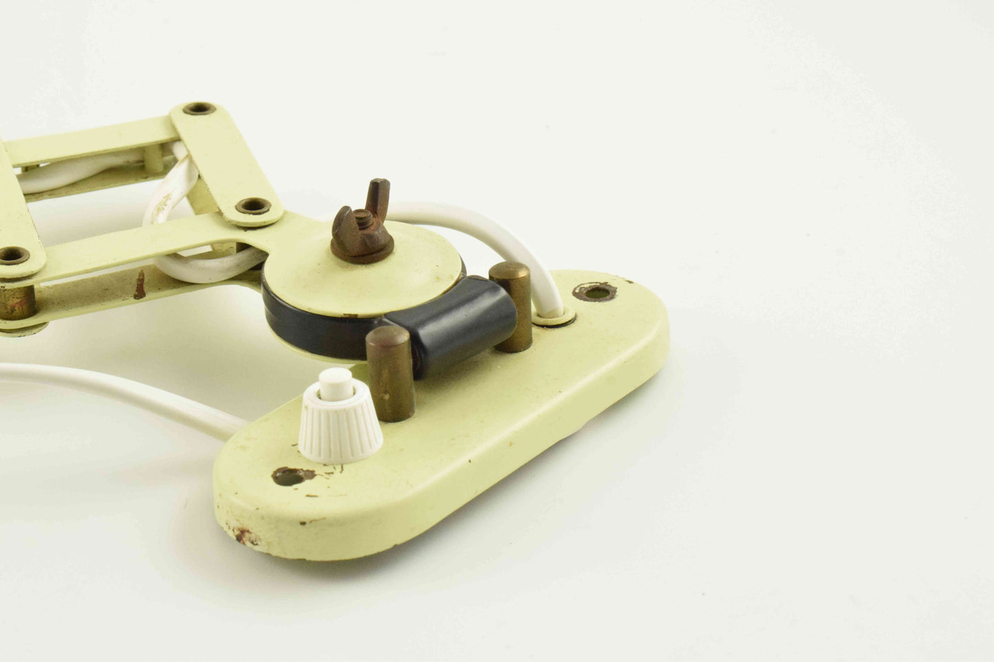 Scissors wall light. Harmonica scissors wall lamp from the 60s from Dutch company Hala model VA25. 