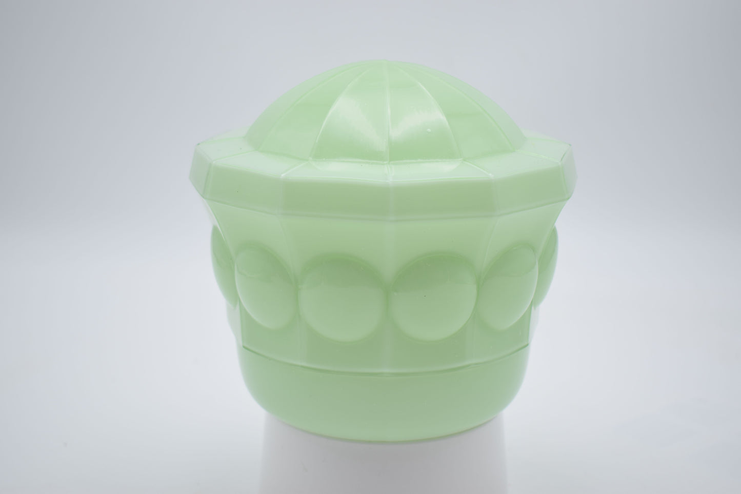 thabur lamp, art deco nouveau, french deco lamp, dutch glass, René Lalique, Le Corbusier, Jean Dunand, Sonia Delaunay, Chrysler new york, bauhaus, toilet light, bathroom lamp