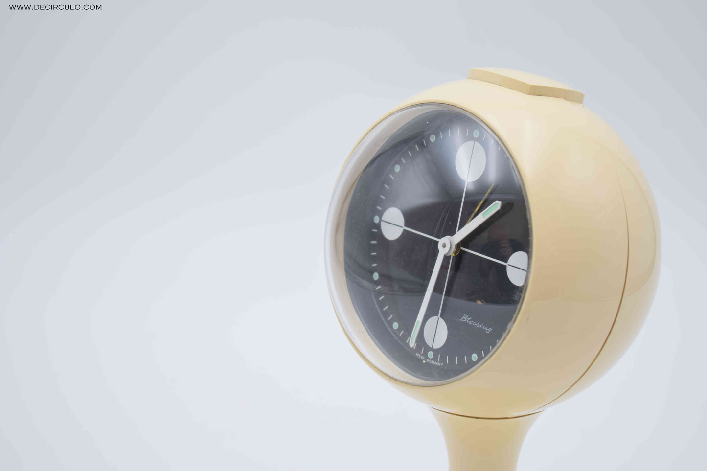 blessing alarm clock, junghans rhythm, verner panton, colombo kartell, pedestal tulip, bedroom white, scandinavian design, space age, atomic age, james bond, colani Eero Aarnio, Sarfatti Magistretti, Eclectic Postmodern