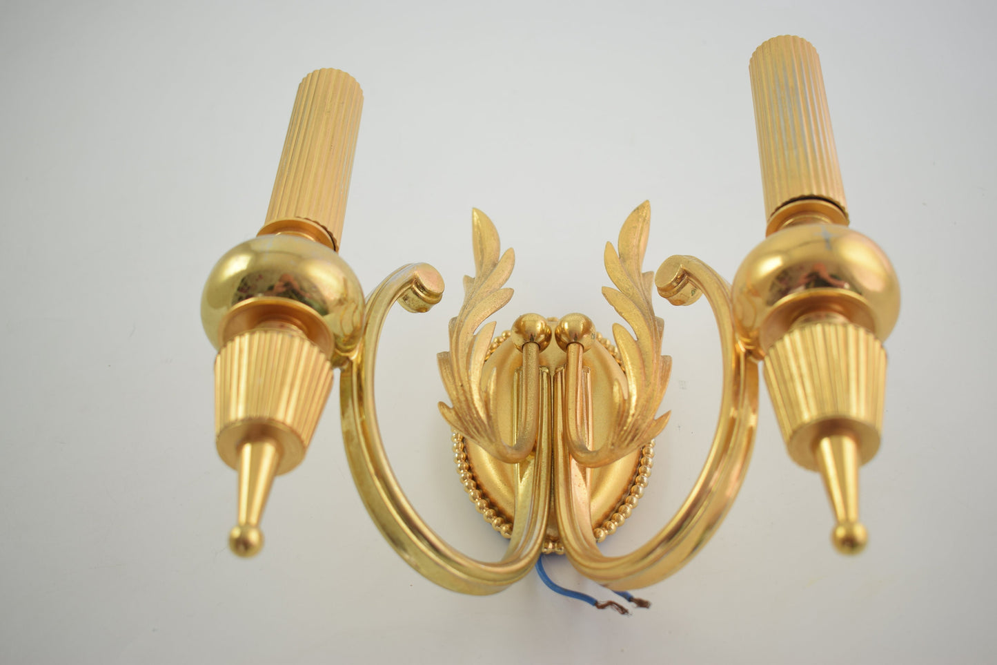 Sciolari hermoso aplique de latón chapado en oro estilo regencia de Hollywood de Gaetano Sciolari