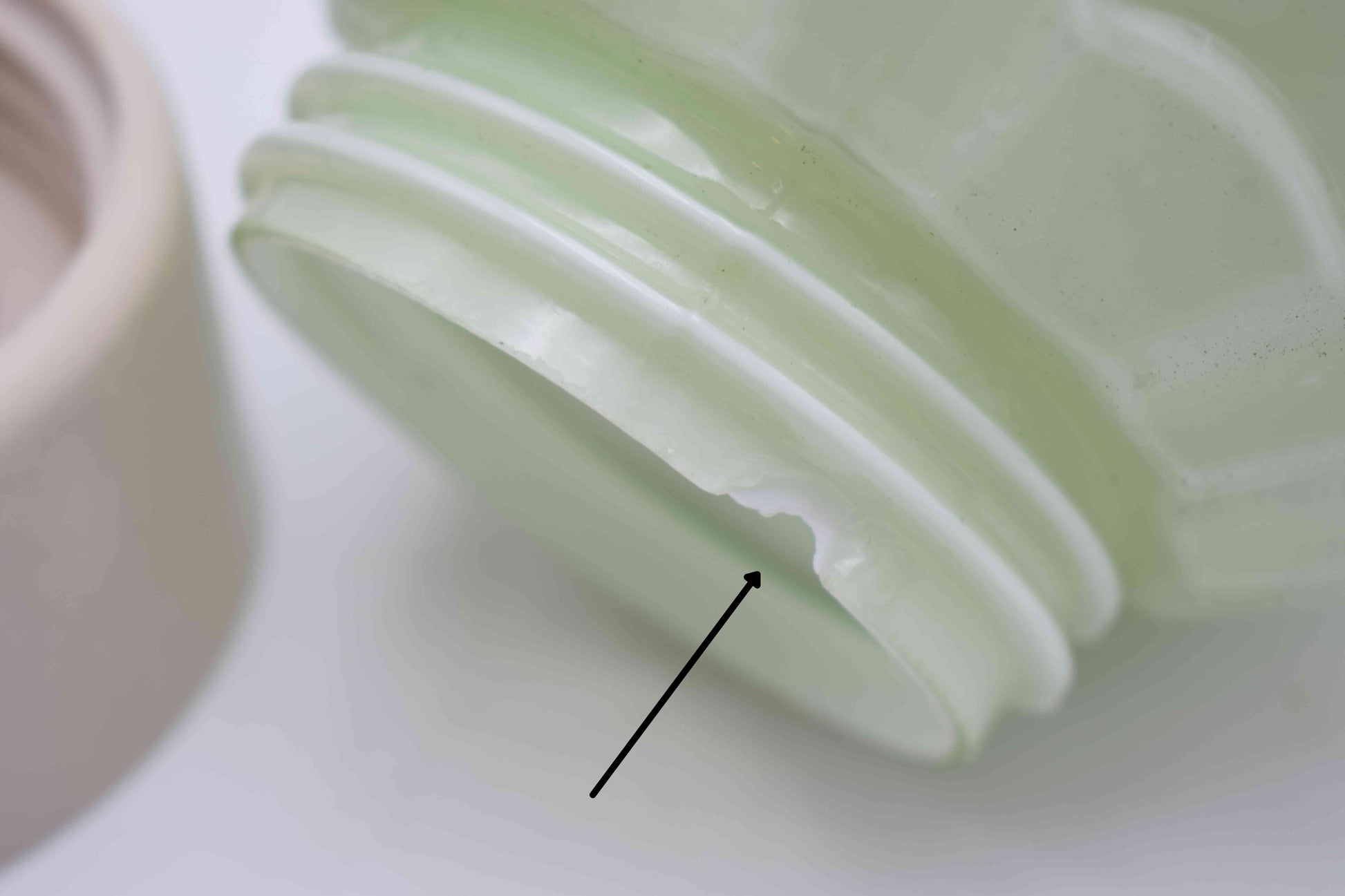 thabur lamp, art deco nouveau, french deco lamp, dutch glass, René Lalique, Le Corbusier, Sonia Delaunay, Chrysler new york, bauhaus, toilet light, wc lamp light, bathroom lamp, chic lamp