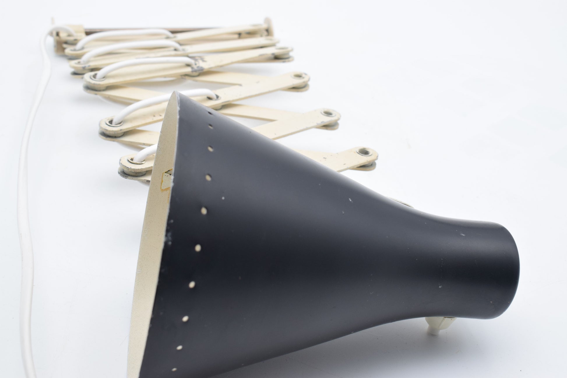 anvia dutch design, hala raak herda, industrial lamp, harmonica lamp, scissors lamp, zigzag wall lamp, green wall light, midcentury modern, office sconce, green sconces, bertoia miller eames, kalff rietveld, hoogervorst anvia