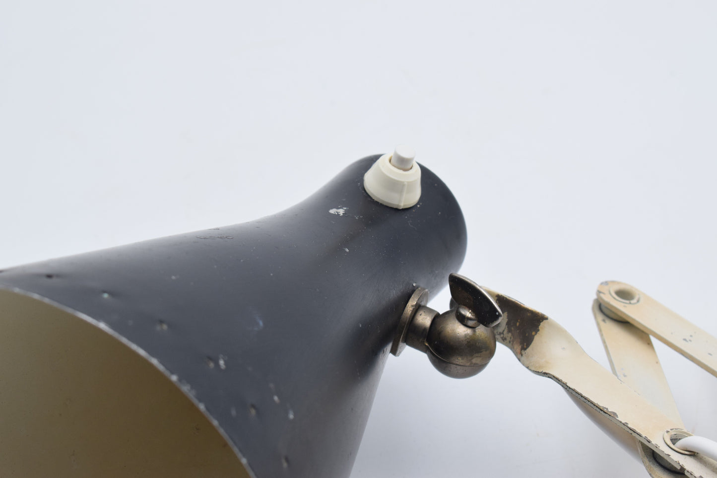 anvia dutch design, hala raak herda, industrial lamp, harmonica lamp, scissors lamp, zigzag wall lamp, green wall light, midcentury modern, office sconce, green sconces, bertoia miller eames, kalff rietveld, hoogervorst anvia