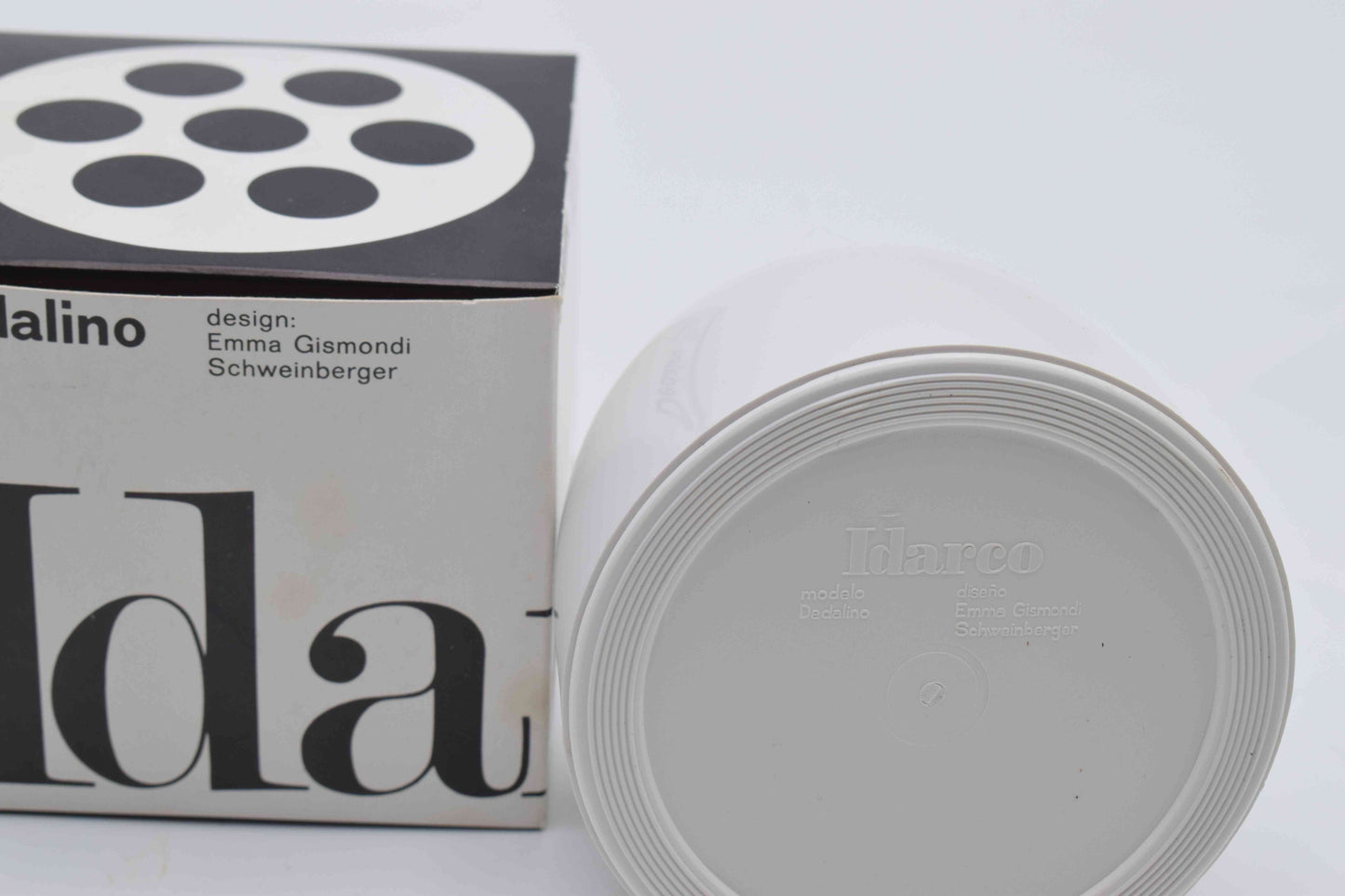 White Dedalino pencil box Artemide, Idarco design Emma Gismondi Schweinberger