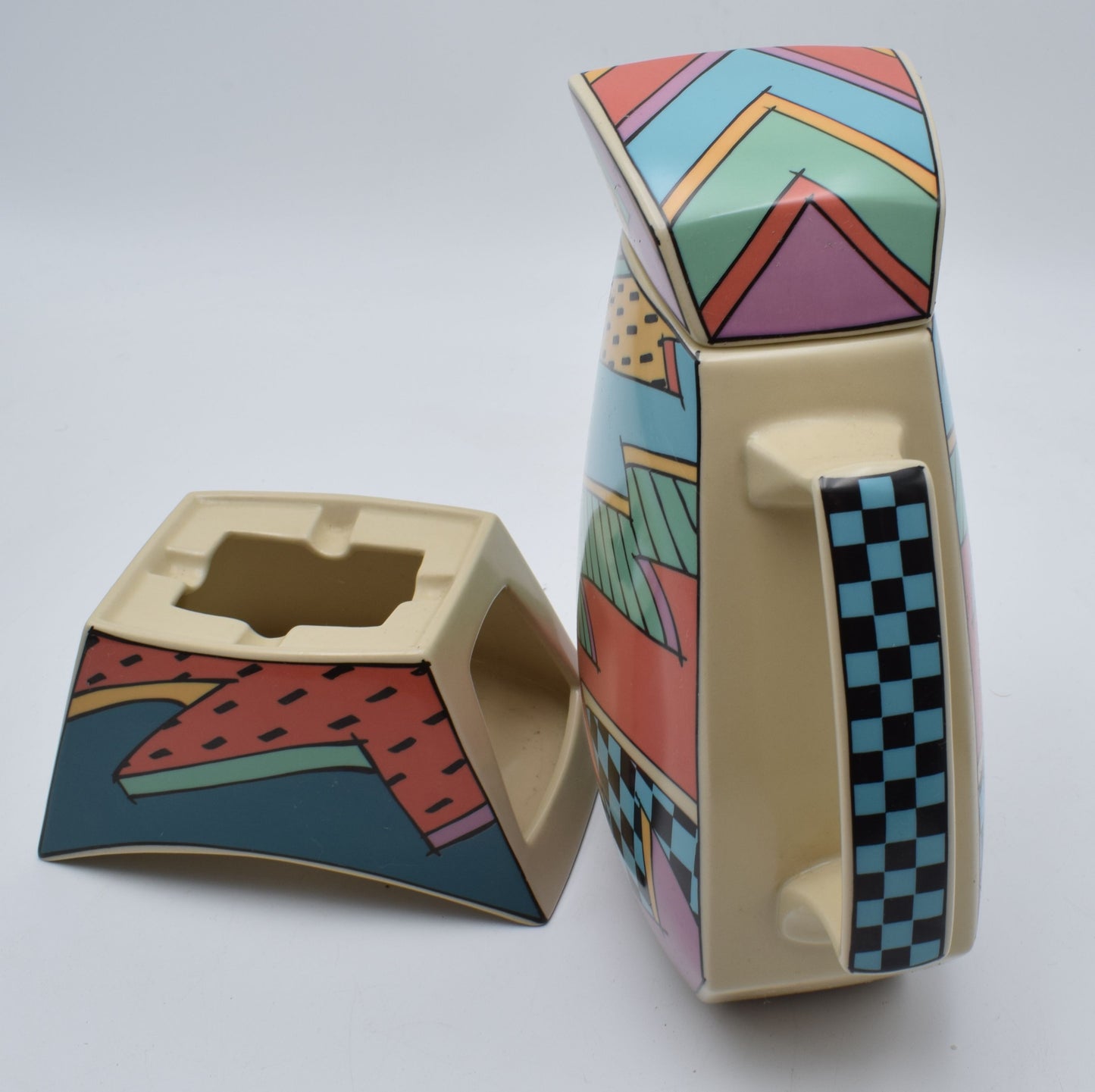 memphis style, rosenthal ceramics, rosenthal porcelain, vintage plates, flash one rosenthal, 1980s design, vintage kitchenware, Villeroy Boch, design kitchenware, Dorothy Hafner, keith haring, Andy Warhol, popart