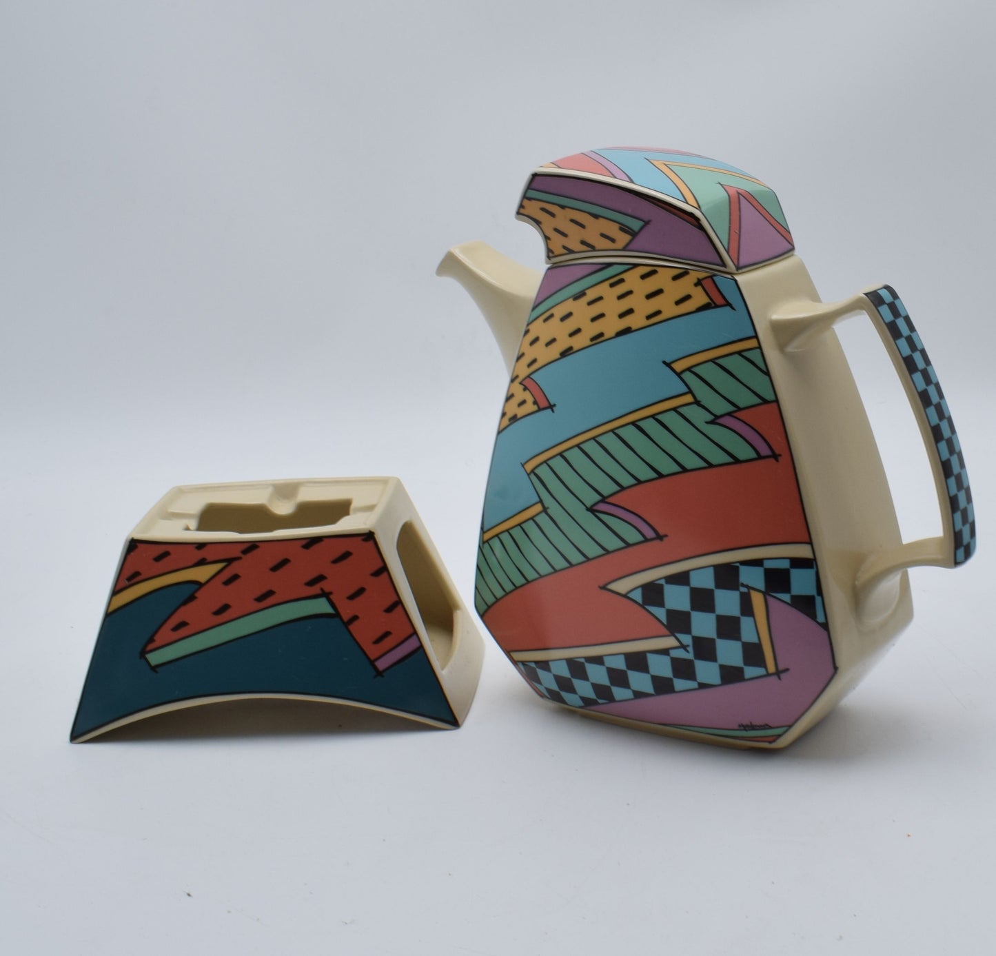 memphis style, rosenthal ceramics, rosenthal porcelain, vintage plates, flash one rosenthal, 1980s design, vintage kitchenware, Villeroy Boch, design kitchenware, Dorothy Hafner, keith haring, Andy Warhol, popart