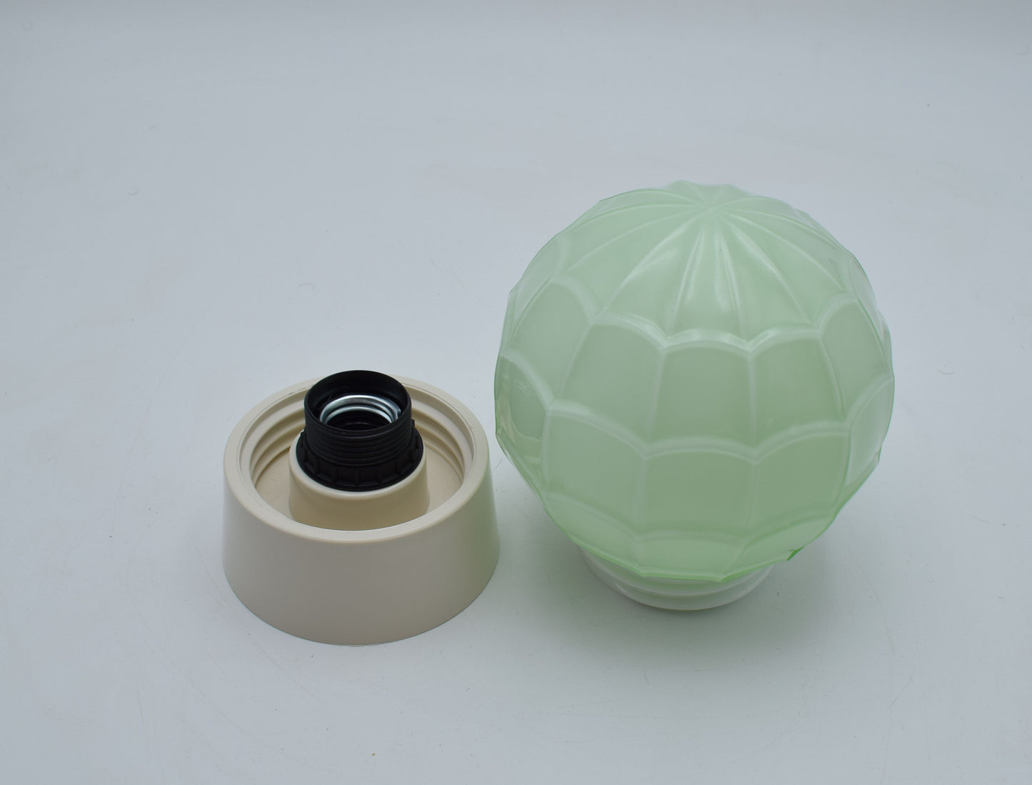 thabur lamp, art deco nouveau, french deco lamp, dutch glass, René Lalique, Le Corbusier, Jean Dunand, Sonia Delaunay, Chrysler new york, bauhaus, toilet light, The Great Gatsby