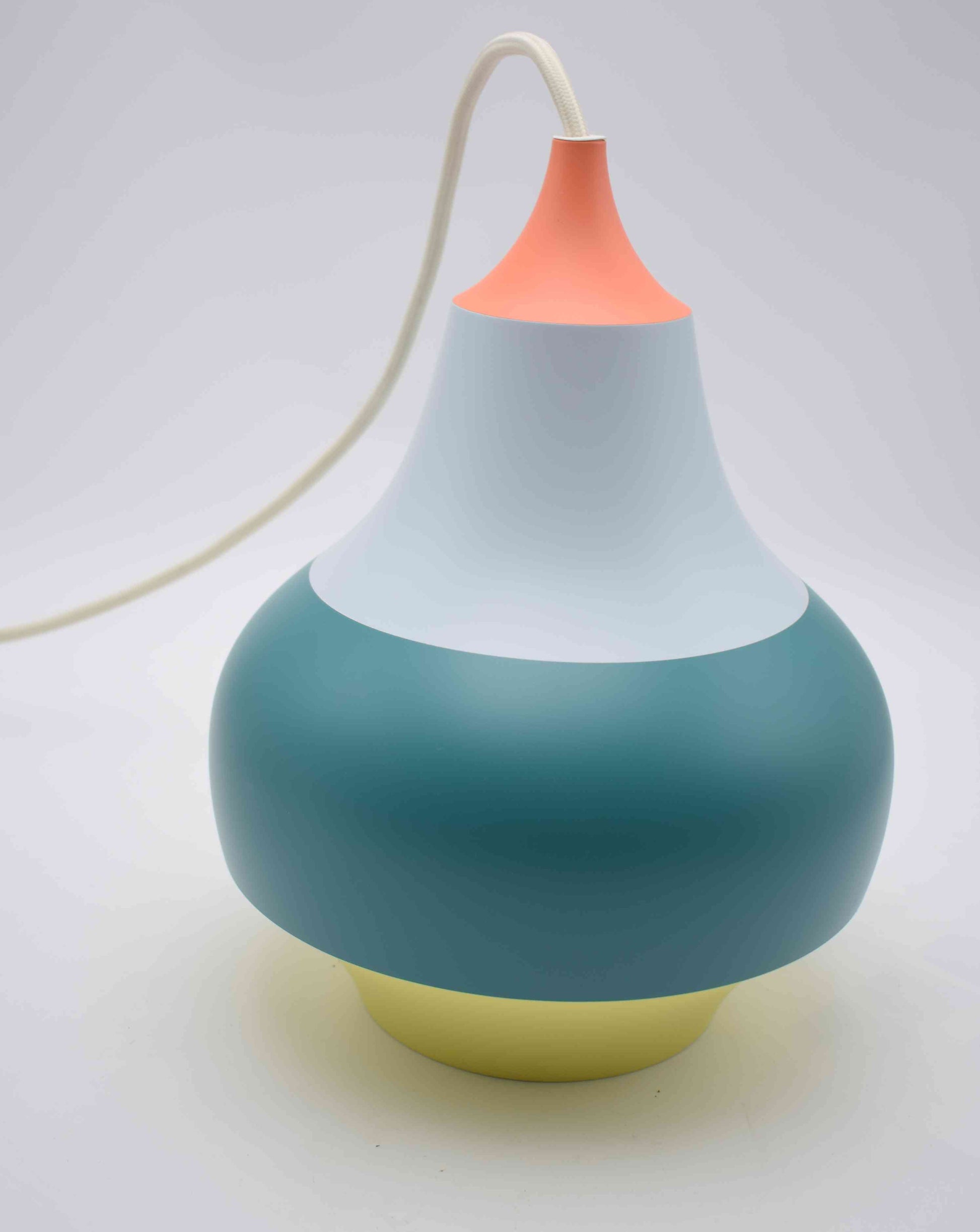 louis poulsen, danish design, color full pendant, kitchen lamp, Scandinavian lamp, cirque fog morup, vitra martinelli, Arne Jacobsen, Hans Wegner, Poul Henningsen, ero Saarinen lamp, design hanging lamp, memphis milano