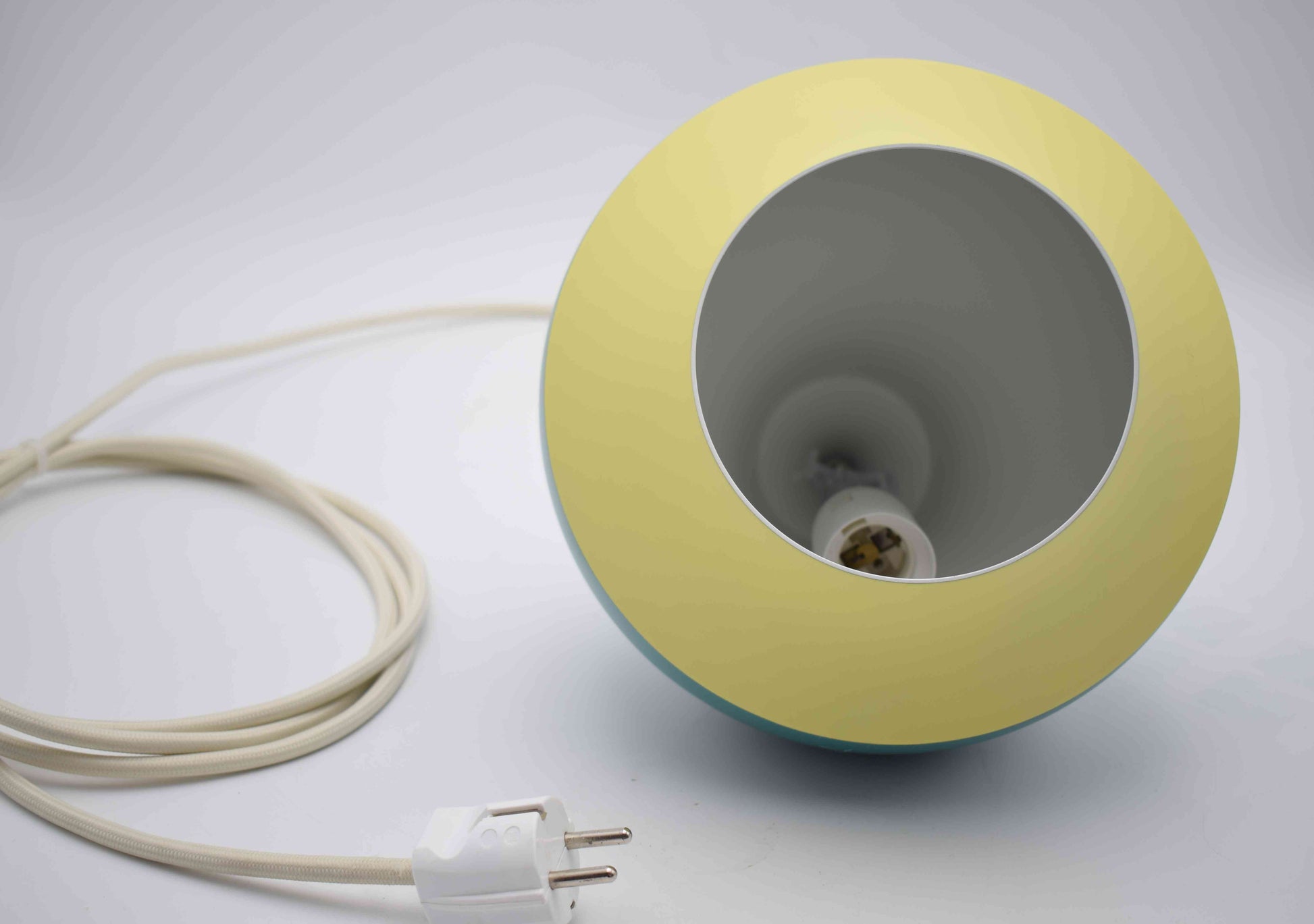 louis poulsen, danish design, color full pendant, kitchen lamp, Scandinavian lamp, cirque fog morup, vitra martinelli, Arne Jacobsen, Hans Wegner, Poul Henningsen, ero Saarinen lamp, design hanging lamp, memphis milano