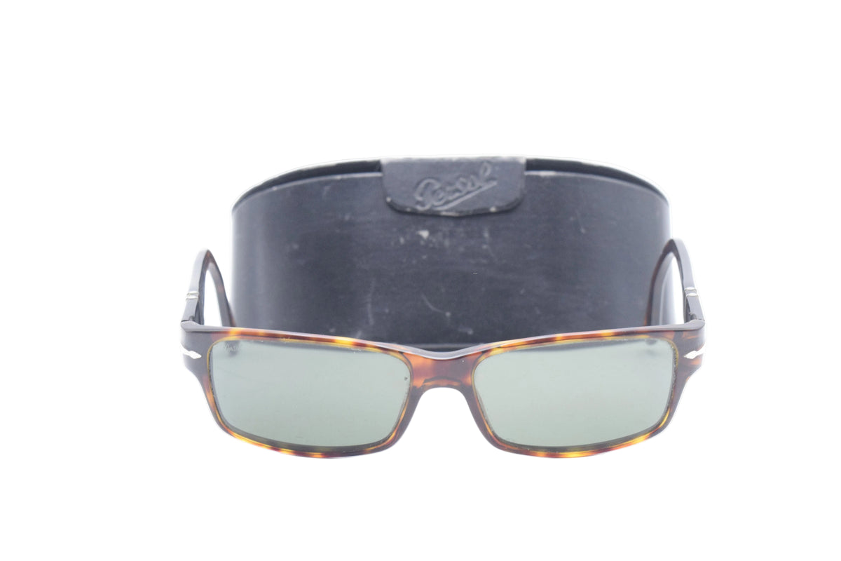 Authentic vintage Persol 2803-S tortoise sunglasses with original case. Made in Italy. Classic designer eyewear in very good vintage condition.