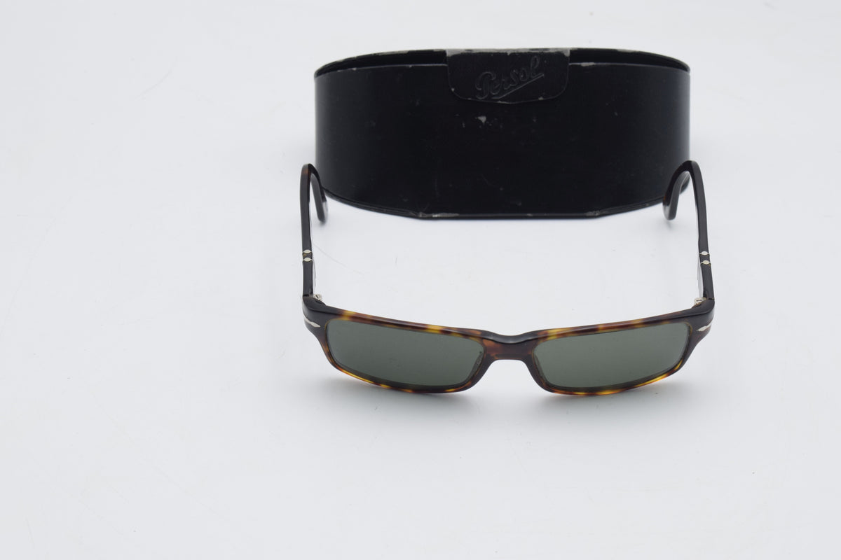 Authentic vintage Persol 2803-S tortoise sunglasses with original case. Made in Italy. Classic designer eyewear in very good vintage condition.