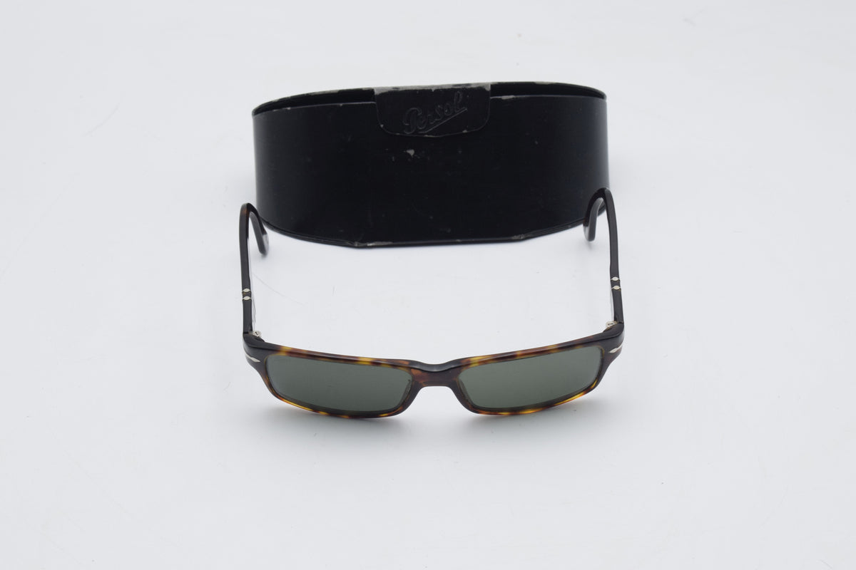 Authentic vintage Persol 2803-S tortoise sunglasses with original case. Made in Italy. Classic designer eyewear in very good vintage condition.