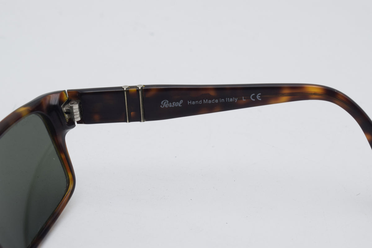 Authentic vintage Persol 2803-S tortoise sunglasses with original case. Made in Italy. Classic designer eyewear in very good vintage condition.