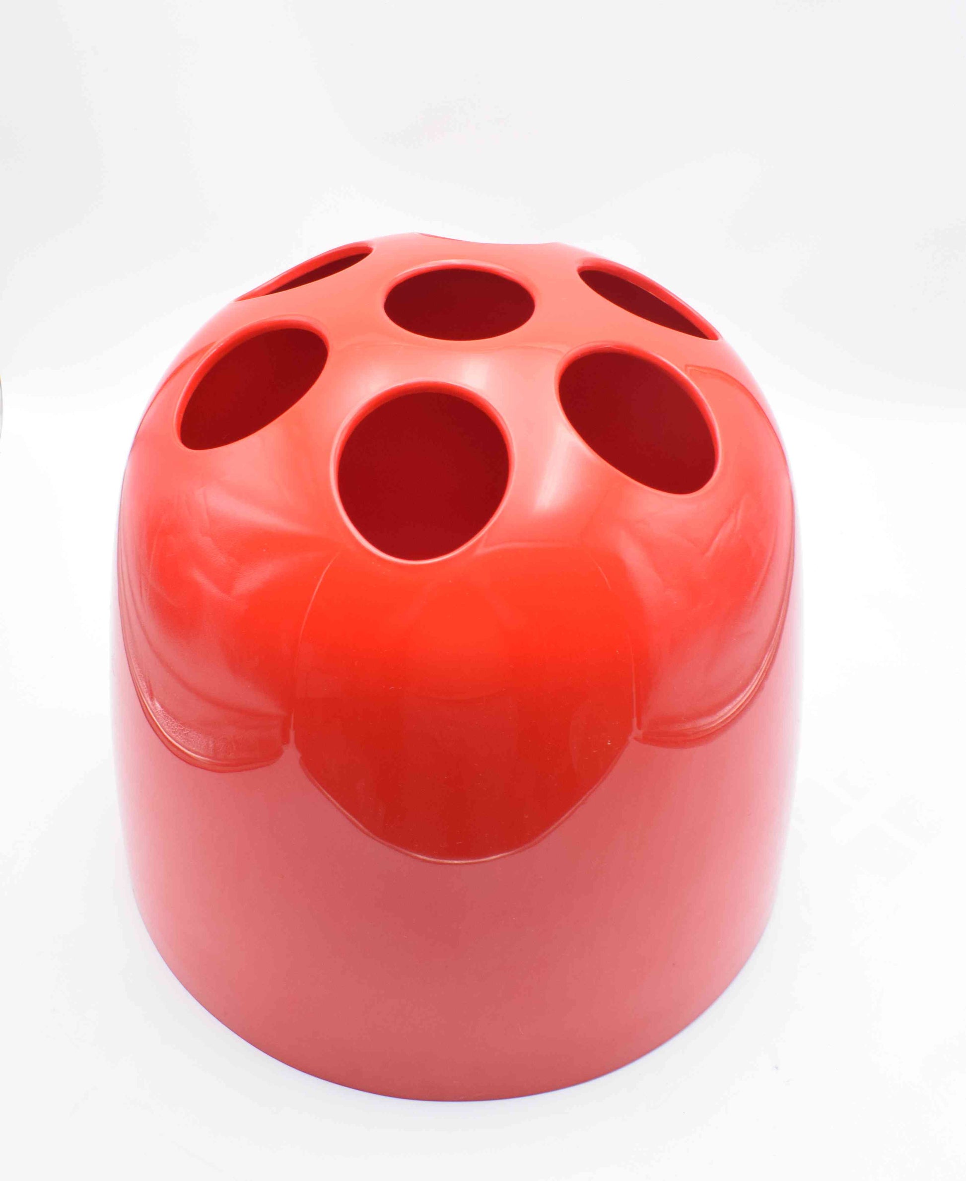 artemide, gismondi, italian design, kartell, colombo, retro, panton, space age, hall, eames, Black, james bond, decirculo