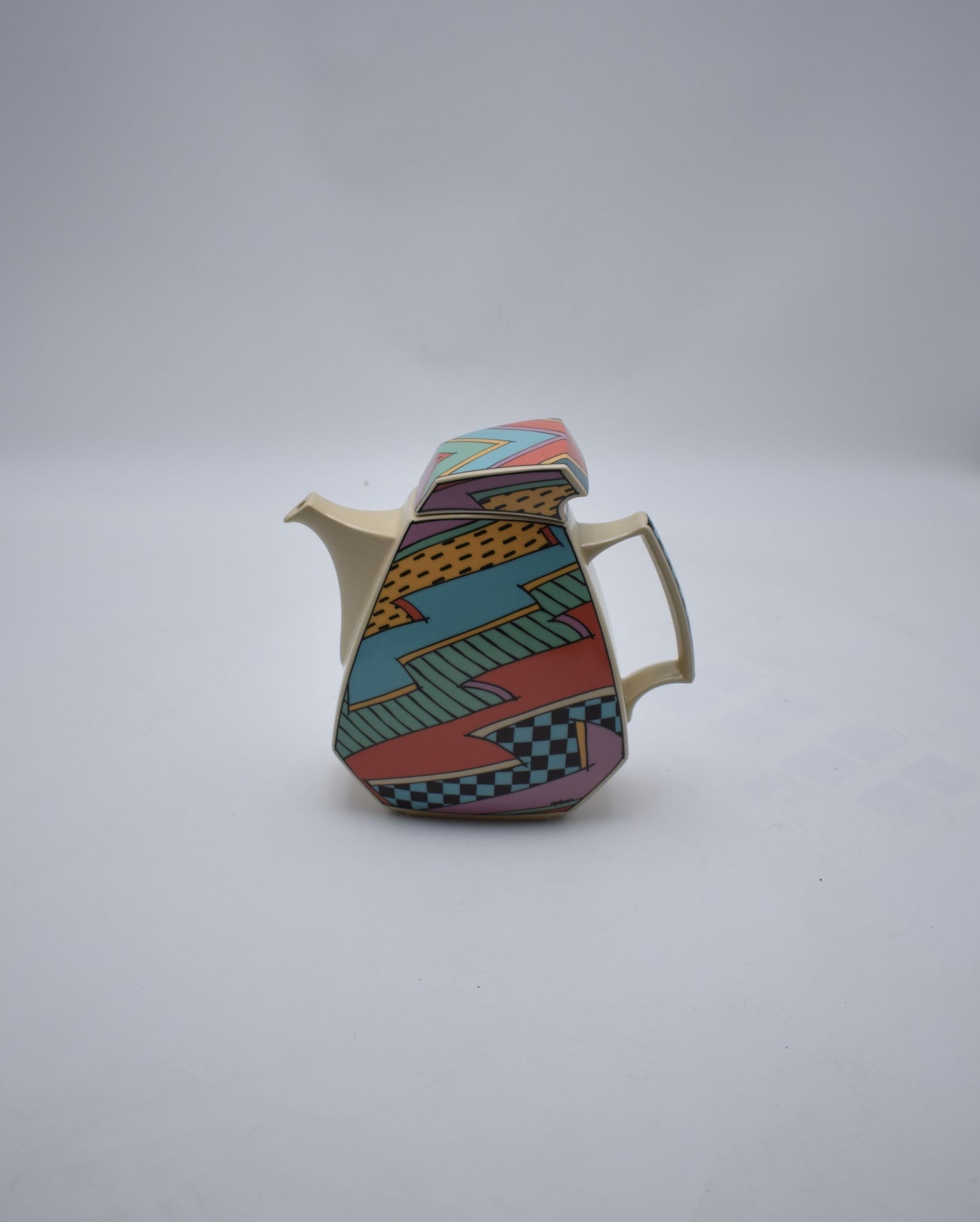 memphis style, rosenthal ceramics, rosenthal porcelain, vintage plates, flash one rosenthal, 1980s design, vintage kitchenware, Villeroy Boch, design kitchenware, Dorothy Hafner, keith haring, Andy Warhol, popart