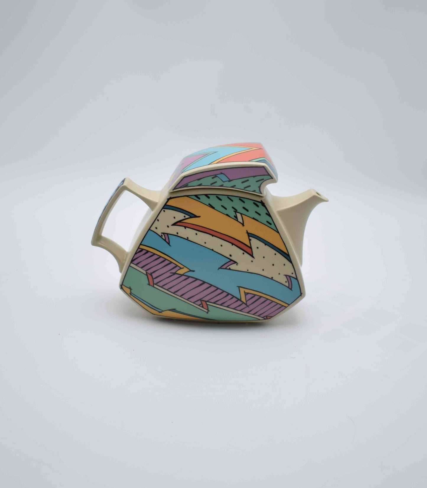 memphis style, graffiti 1980s, rosenthal ceramics, rosenthal porcelain, vintage plates, flash one rosenthal, museum piece, 1980s design, vintage ikea, vintage kitchenware, Villeroy Boch, design kitchenware