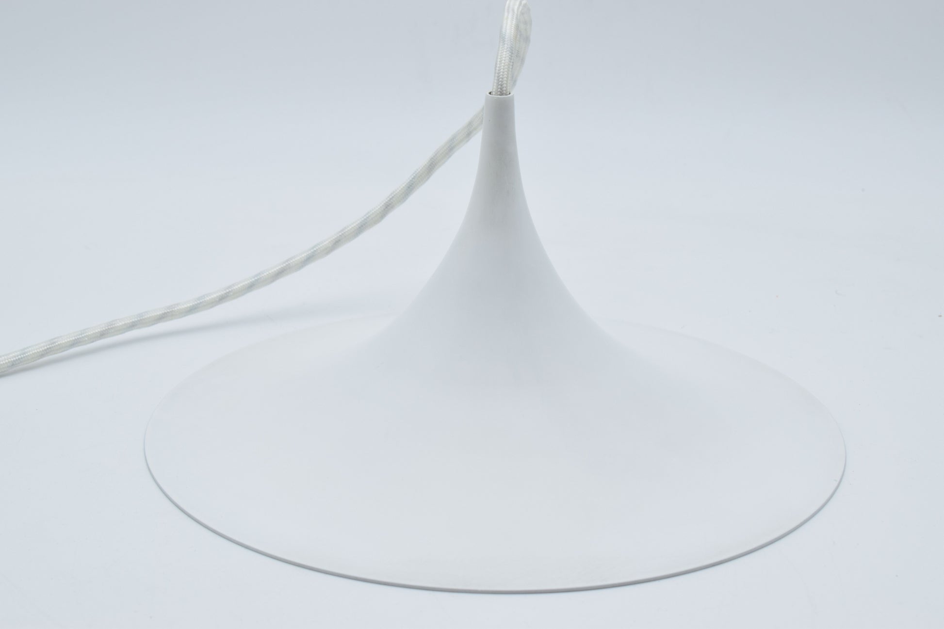 Semi fog morup, Bonderup Thorup, Danish designlamp, Scandinavian design, minimalism, moma new york, midmod sixties, happy days, white lamp, diningroom light, minimalist light, kitchen light, vitra miller