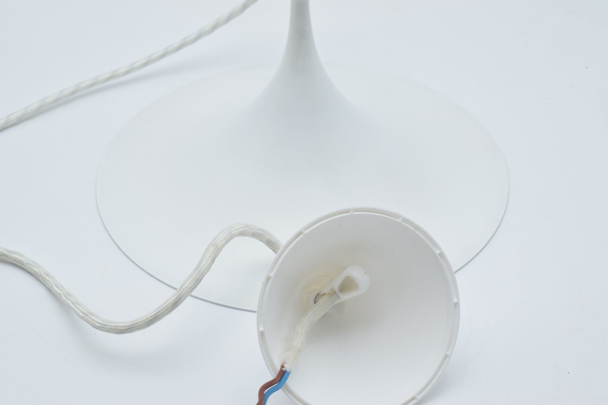 Semi fog morup, Bonderup Thorup, Danish designlamp, Scandinavian design, minimalism, moma new york, midmod sixties, happy days, white lamp, diningroom light, minimalist light, kitchen light, vitra miller