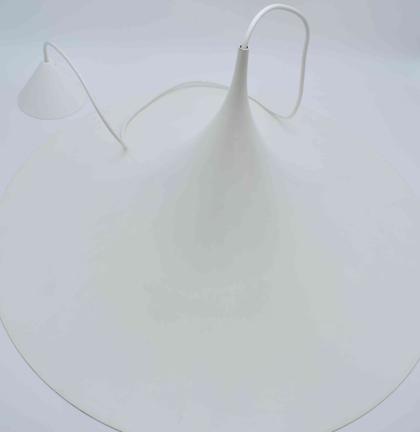 Semi fog morup, Bonderup Thorup, Danish designlamp, Scandinavian design, minimalism, moma new york, midmod sixties, happy days, white lamp, diningroom light, minimalist light, kitchen light, vitra miller