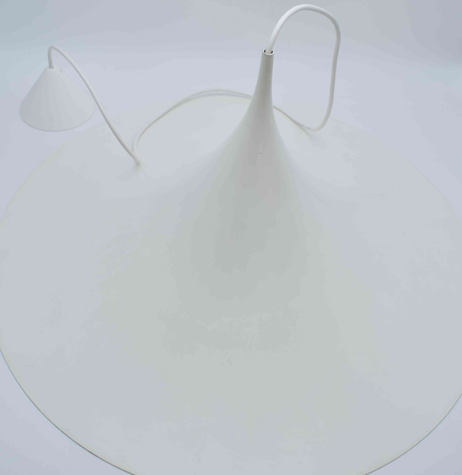 Semi fog morup, Bonderup Thorup, Danish designlamp, Scandinavian design, minimalism, moma new york, midmod sixties, happy days, white lamp, diningroom light, minimalist light, kitchen light, vitra miller