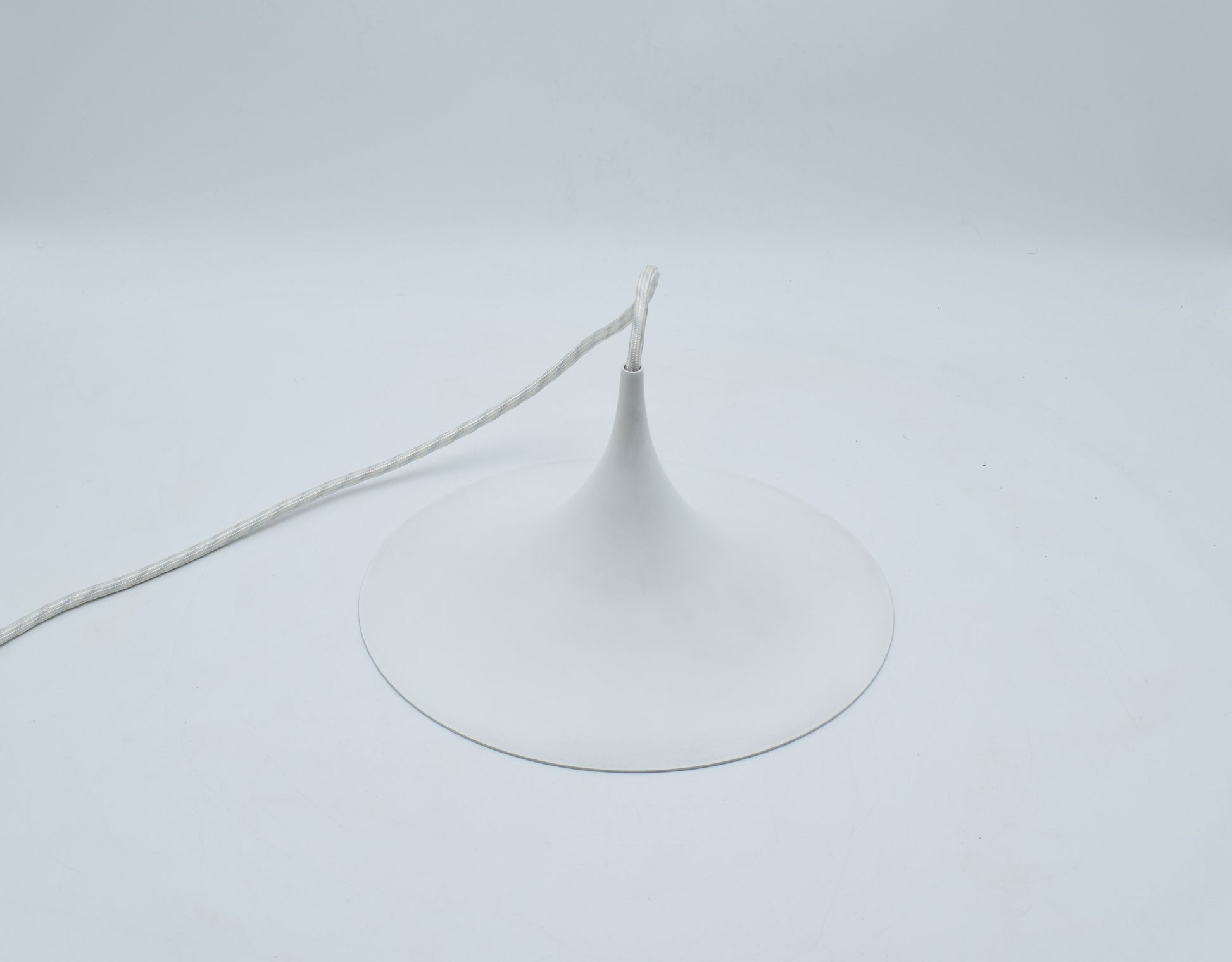 Semi fog morup, Bonderup Thorup, Danish designlamp, Scandinavian design, minimalism, moma new york, midmod sixties, happy days, white lamp, diningroom light, minimalist light, kitchen light, vitra miller