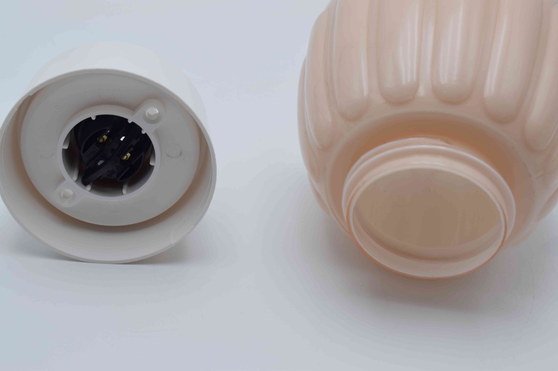 thabur lamp, art deco nouveau, french deco lamp, dutch glass, René Lalique, Le Corbusier, Jean Dunand, Sonia Delaunay, Chrysler new york, bauhaus, toilet light, The Great Gatsby, chic bathroom lamp