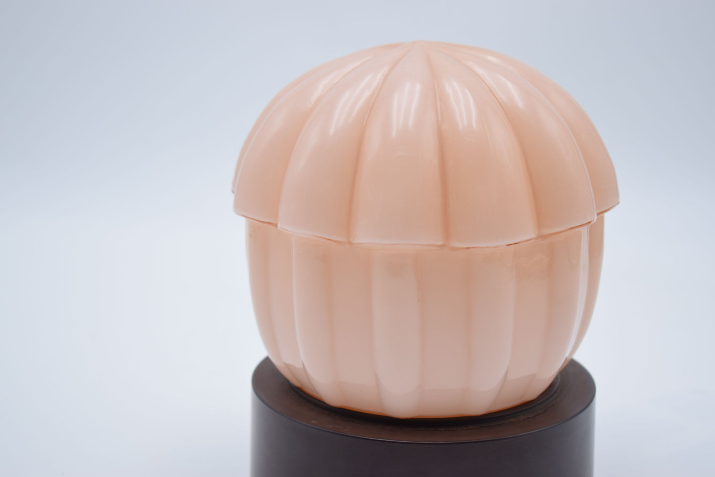 thabur lamp, art deco nouveau, french deco lamp, dutch glass, René Lalique, Le Corbusier, Jean Dunand, Chrysler new york, bauhaus, toilet light, interbellum lamp, titanic lamp, tiffany lamp