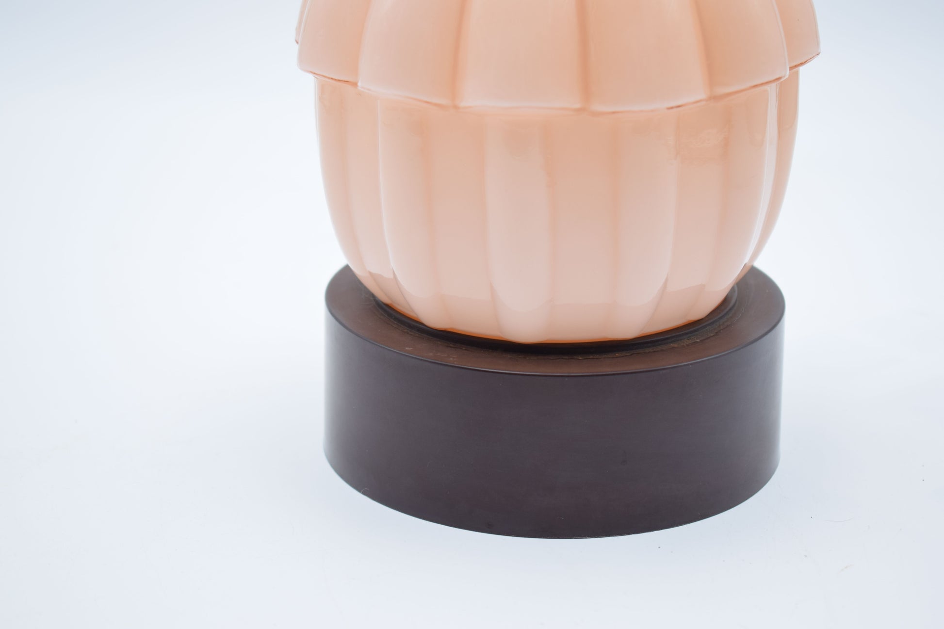 thabur lamp, art deco nouveau, french deco lamp, dutch glass, René Lalique, Le Corbusier, Jean Dunand, Chrysler new york, bauhaus, toilet light, interbellum lamp, titanic lamp, tiffany lamp