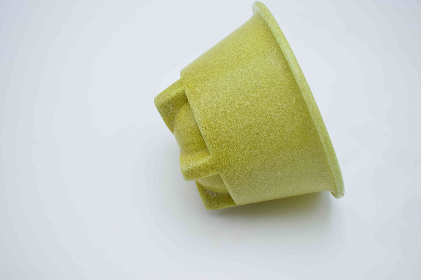 ad copier, cactus pot, flower pot, ceramic glass design, leerdam glass, 1950s graniver, art deco vase, presed glass, René Lalique, Dale Chihuly, Iittala glass, unica series, green yellow vase