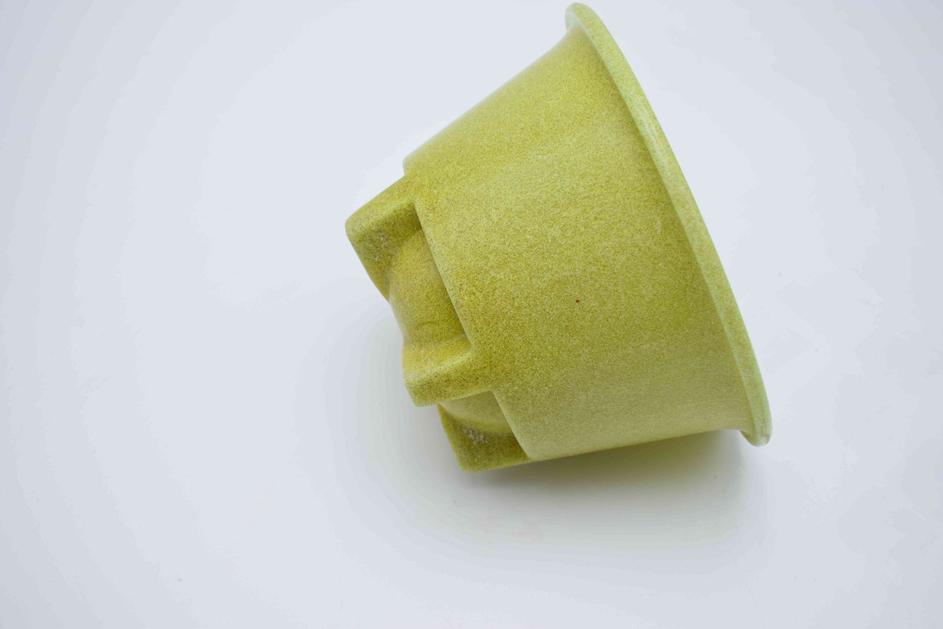 ad copier, cactus pot, flower pot, ceramic glass design, leerdam glass, 1950s graniver, art deco vase, presed glass, René Lalique, Dale Chihuly, Iittala glass, unica series, green yellow vase