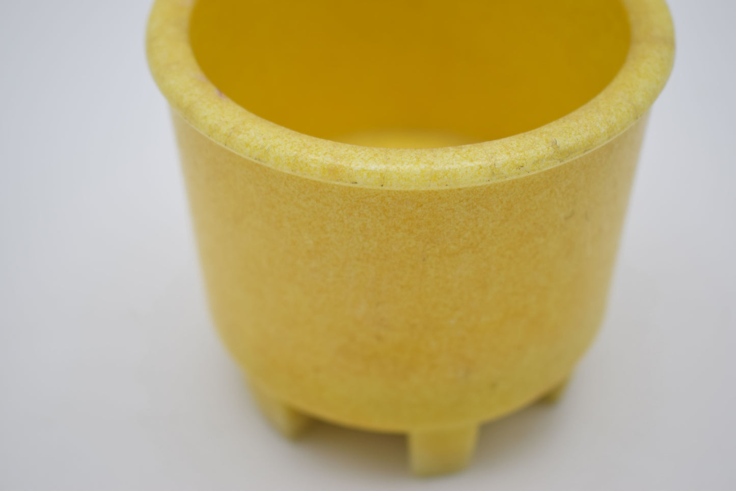 ad copier, cactus pot, flower pot, ceramic glass design, leerdam glass, 1950s graniver, art deco vase, presed glass, René Lalique, Dale Chihuly, Iittala glass, unica series, green yellow vase